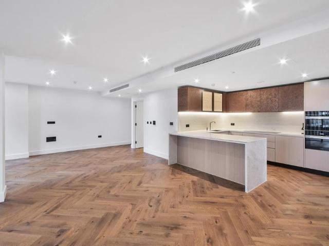 Flat for sale in Nine Elms, Greater London