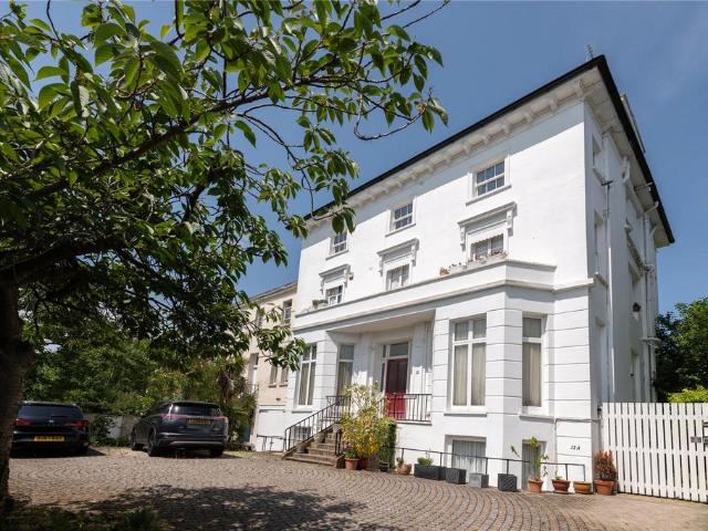 Flat for sale in Highgate, Greater London