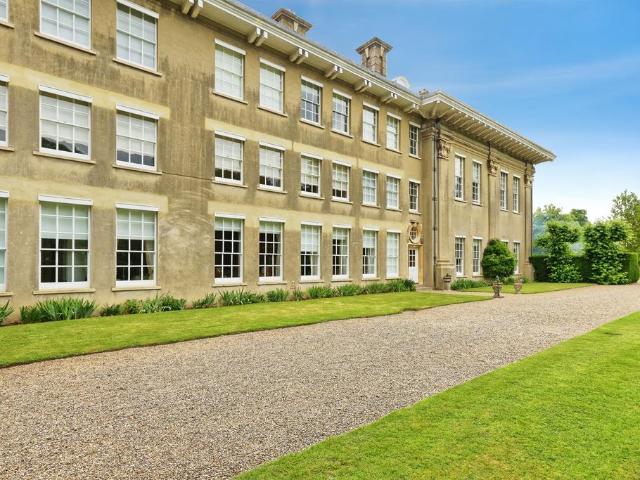 Flat for sale in Oad Street, Kent