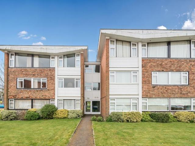 Flat for sale in Sandwich, Ash