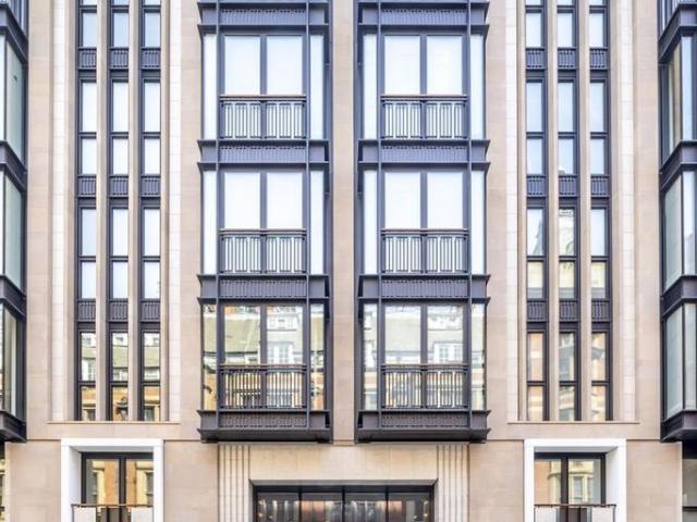 Flat for sale in St Clement Danes, Greater London