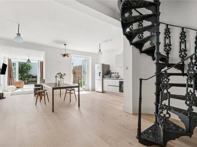 Flat for sale in Notting Hill, Greater London