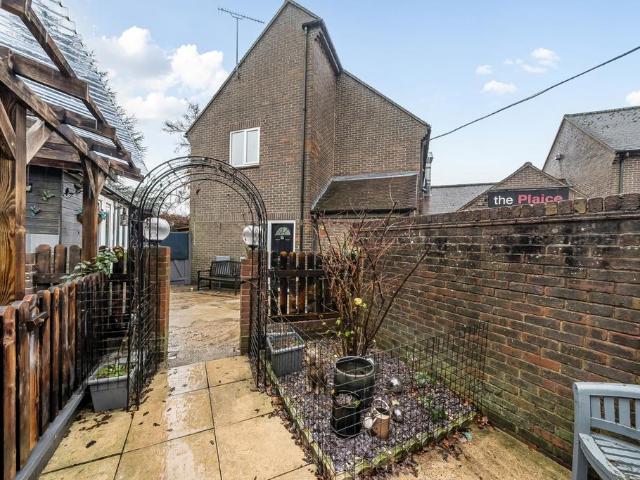 Flat for sale in Woodcote, South Oxfordshire