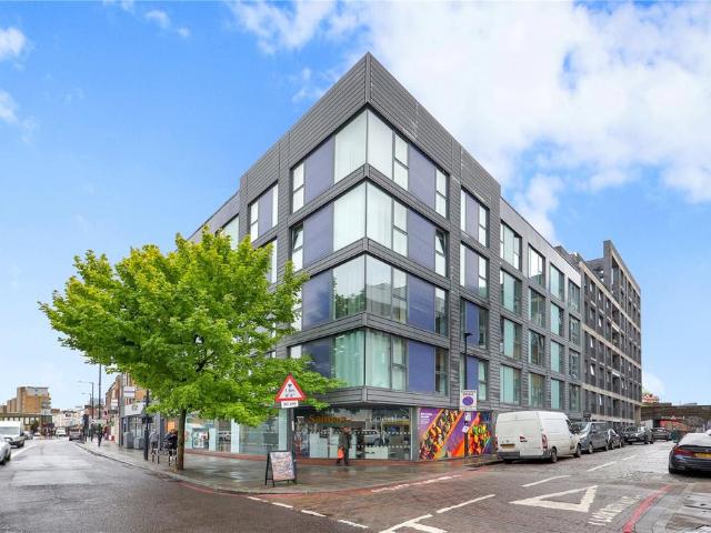 Flat for sale in Ratcliffe, Stepney