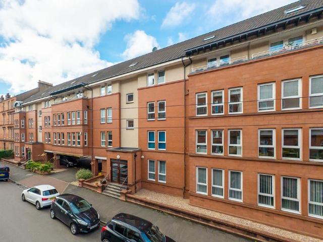Flat for sale in Crossmyloof, Scotland