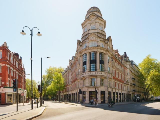 Flat for sale in Brompton, Greater London