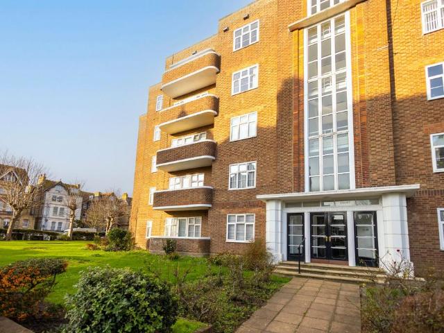 Flat for sale in Folkestone