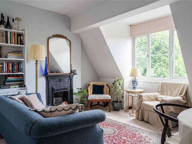 Flat for sale in Streatham, Greater London