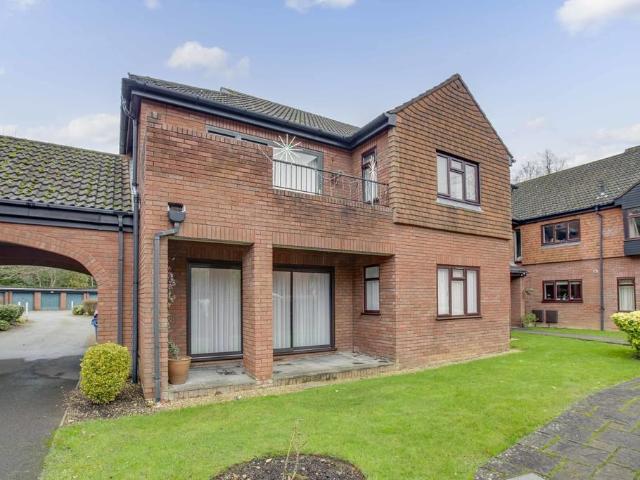 Flat for sale in Amersham, Buckinghamshire