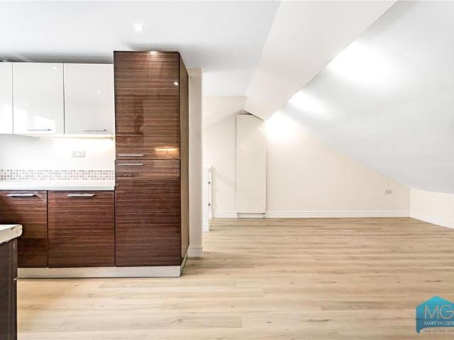 Flat for sale in Archway, Greater London