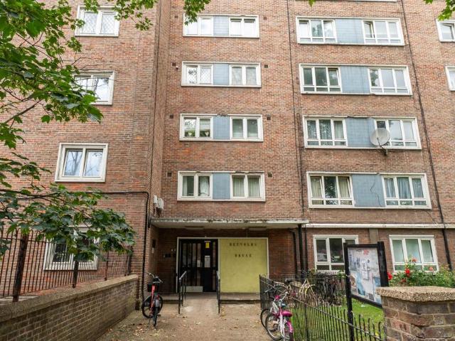 Flat for sale in Bethnal Green, Greater London