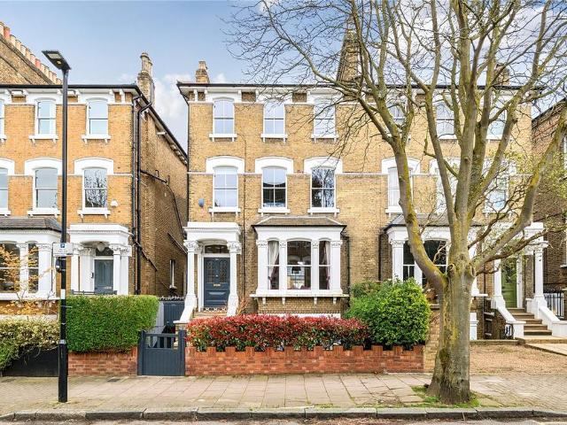 Flat for sale in Archway, Greater London