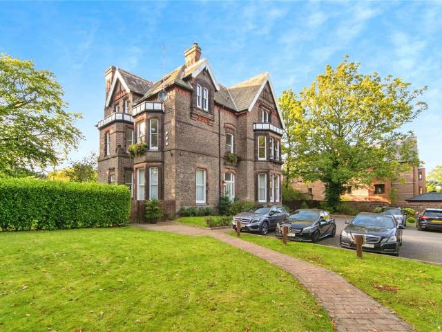 Flat for sale in Calderstones