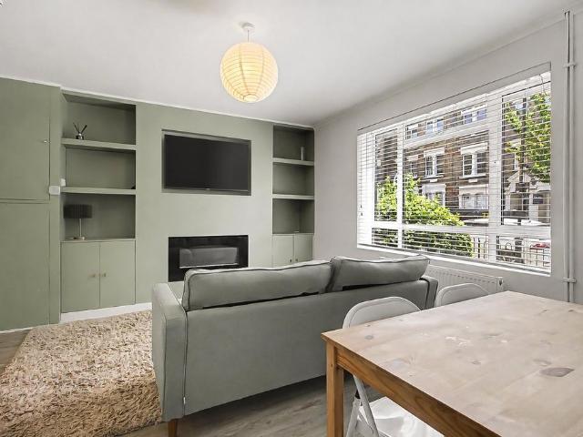 Flat for sale in Barnsbury, Greater London