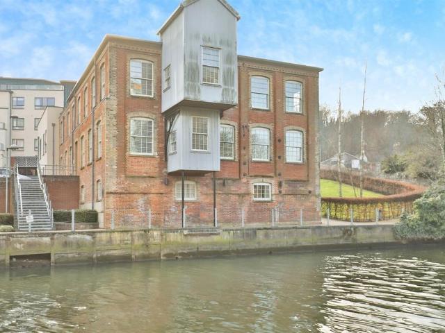 Flat for sale in Lakenham, East Bank