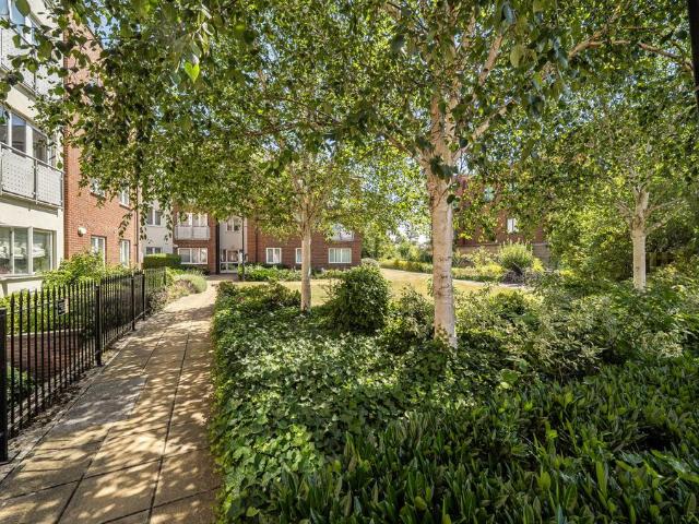 Flat for sale in The Slade, Oxfordshire