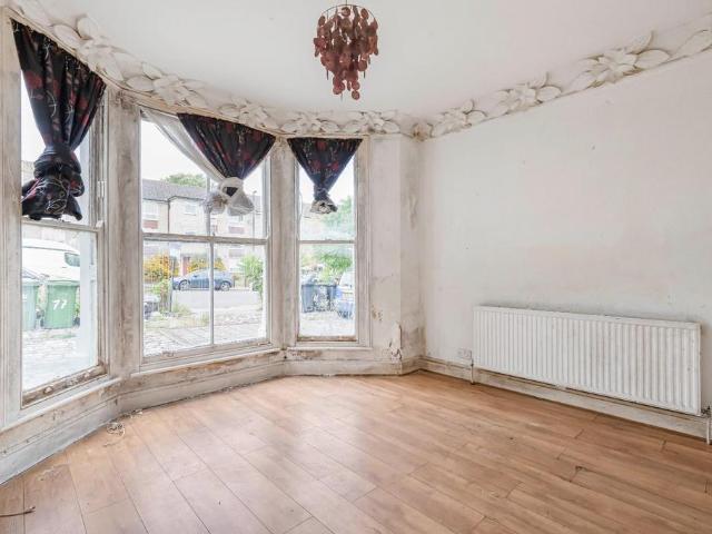 Flat for sale in London Borough of Lewisham, Greater London