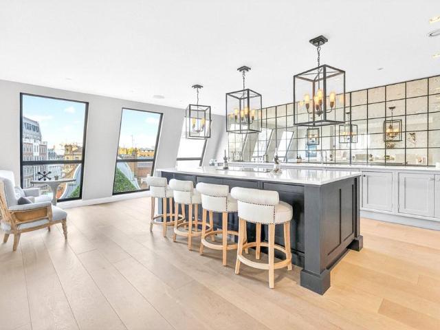 Flat for sale in St Clement Danes, Greater London