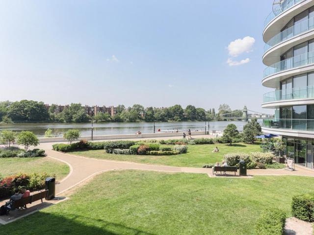 Flat for sale in Hammersmith, Greater London
