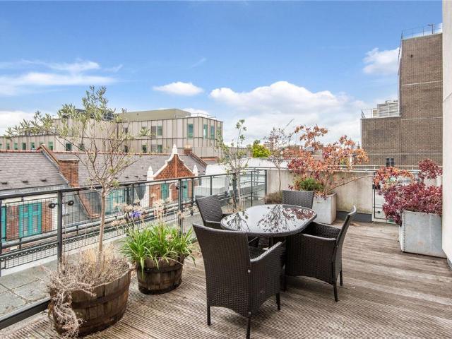 Flat for sale in Holborn, Greater London