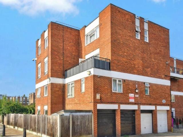 Flat for sale in Mansford Estate, Bethnal Green