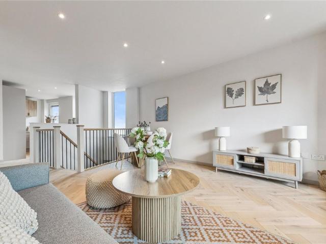 Flat for sale in London Borough of Merton, South Wimbledon