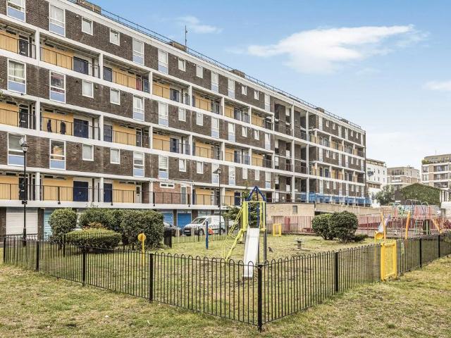 Flat for sale in Haggerston, De Beauvoir Town