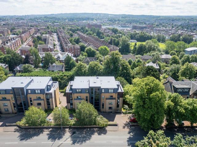 Flat for sale in Langside, Scotland
