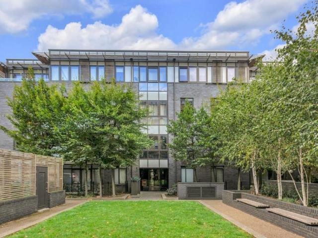 Flat for sale in St. John's Wood, Greater London