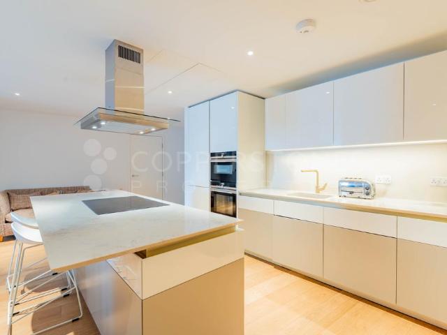 Flat for sale in Nine Elms, Greater London
