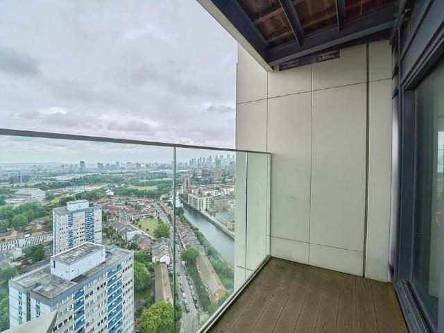Flat for sale in Stratford Marsh, Greater London