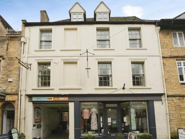 Flat for sale in Chesterton, Fossebridge