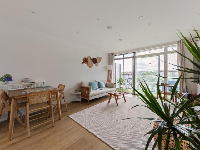 Flat for sale in Royal Borough of Greenwich, Greater London