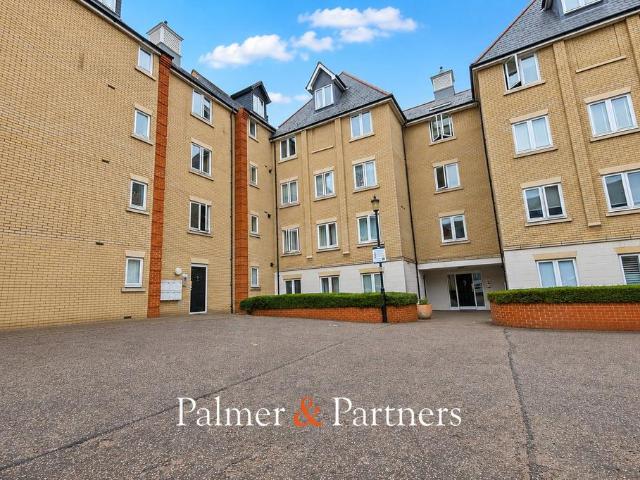 Flat for sale in Fordham Heath, Essex