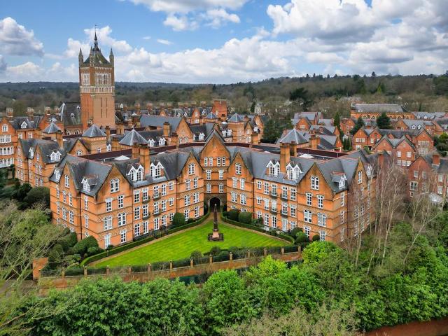 Flat for sale in Row Town, Surrey