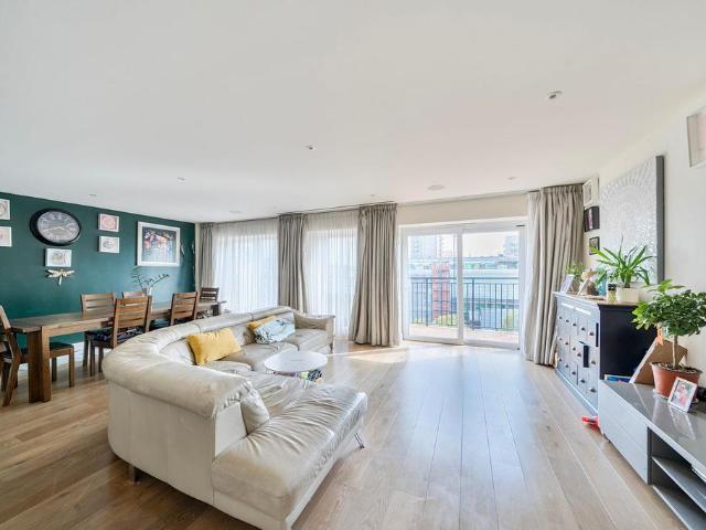 Flat for sale in Colindale, Greater London