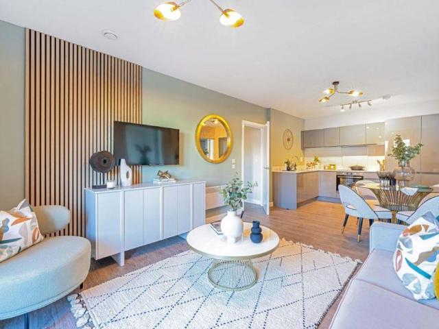 Flat for sale in Fole, Surrey