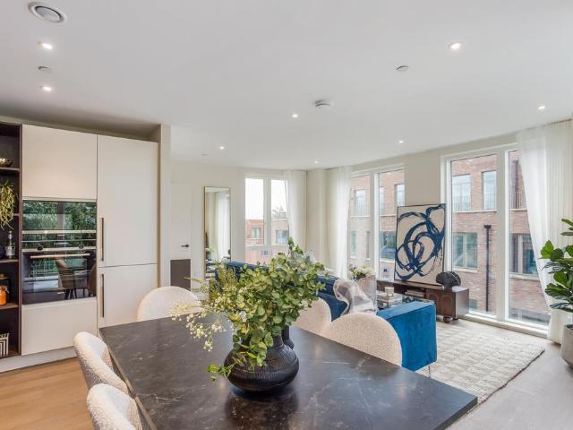 Flat for sale in West Hampstead, Greater London