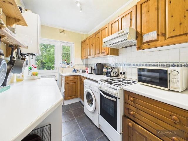 Flat for sale in Surbiton, Greater London