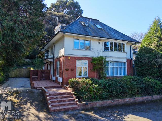 Flat for sale in Bournemouth