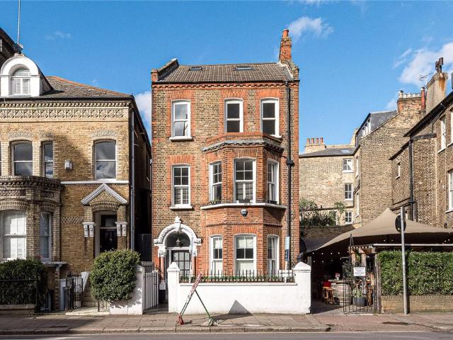 Flat for sale in London Borough of Wandsworth, Greater London