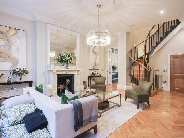 Flat for sale in Covent Garden, Greater London