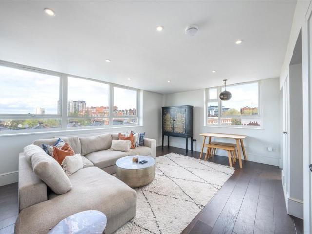 Flat for sale in Maida Vale, Greater London