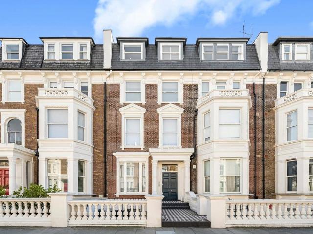 Flat for sale in Maida Vale, Greater London
