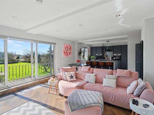 Flat for sale in Hornsey, Greater London