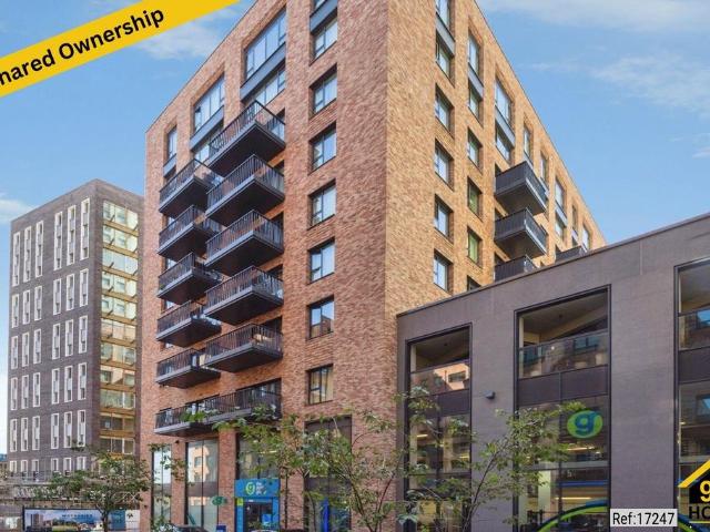 Flat for sale in Bromley-by-Bow, Bow