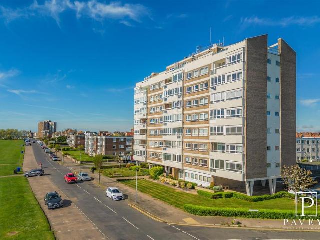 Flat for sale in Frinton and Walton, Dale Hill