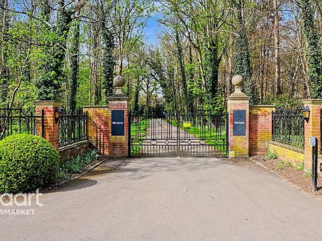 Flat for sale in Chedburgh, Suffolk