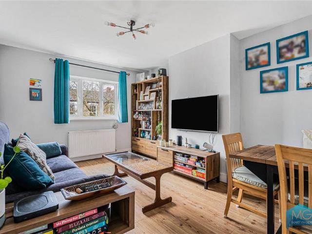 Flat for sale in Finchley, Isle Of Man