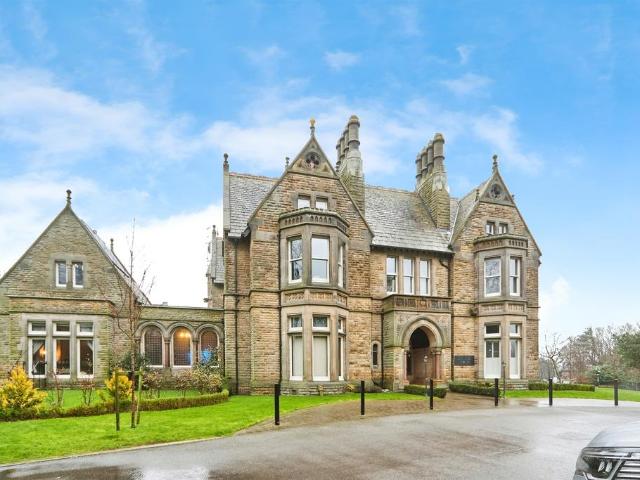Flat for sale in West Park, West Yorkshire